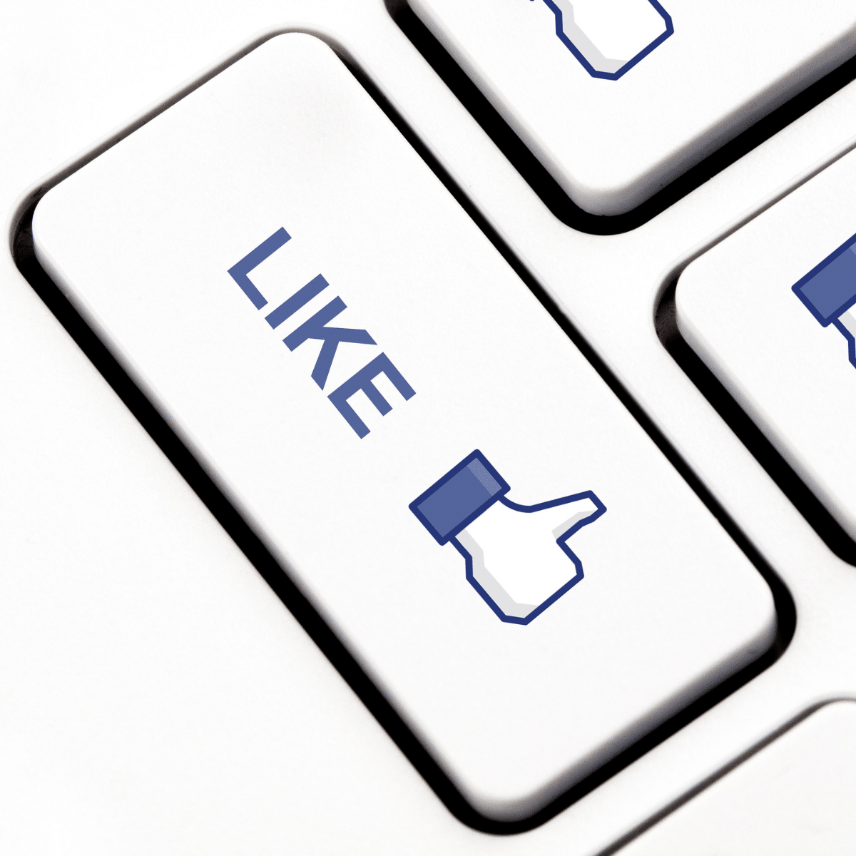 photo of keyboard with facebook like thumbs up for facebook lead generation